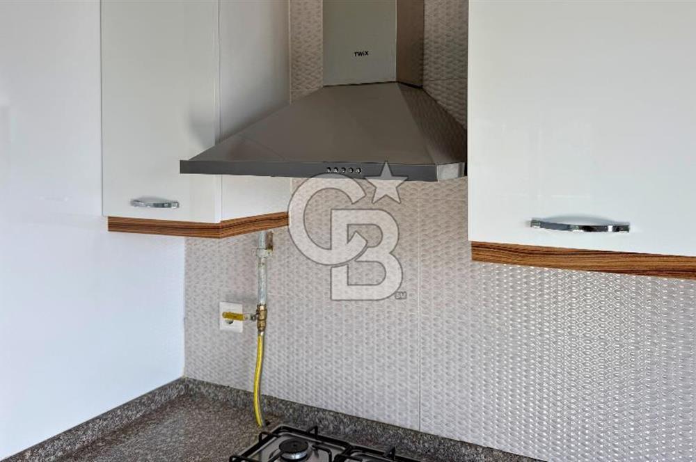 Güzelyalı'da 2+1 Havuzlu Kiralık Daire