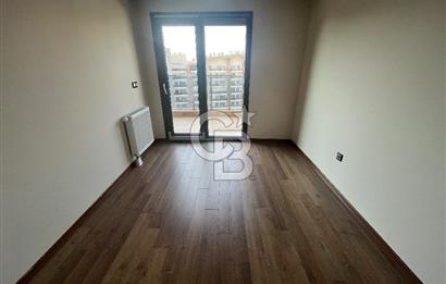 Park Yaşam Ataşehir Sitesinde Havuz Manzaralı Kiralık 2+1 Daire