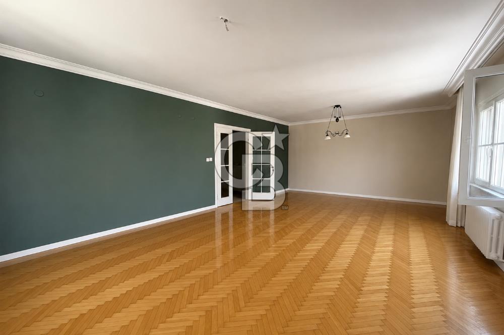BEŞİKTAŞ,GAYRETTEPE, ŞENOL SOKAK'TA 3+1 120 M2 BALKONLU DAİRE