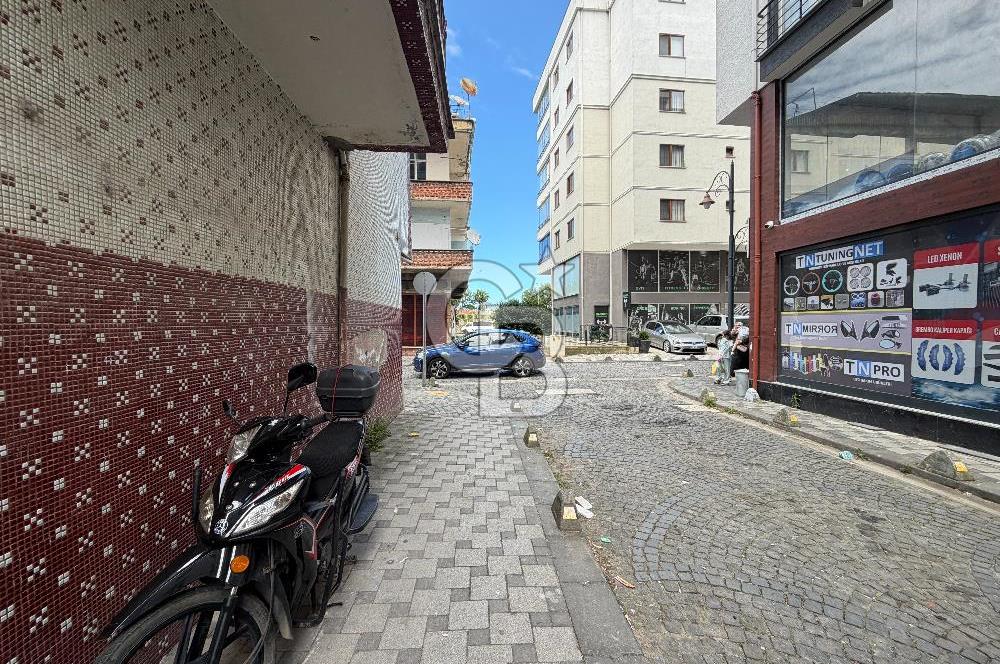 YOMRA MERKEZ'DE CADDE ÜZERİNDE SATILIK 3 ADET DÜKKAN