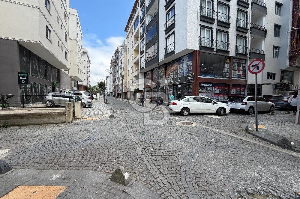YOMRA MERKEZ'DE CADDE ÜZERİNDE SATILIK 3 ADET DÜKKAN