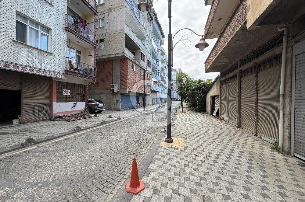 YOMRA MERKEZ'DE CADDE ÜZERİNDE SATILIK 3 ADET DÜKKAN