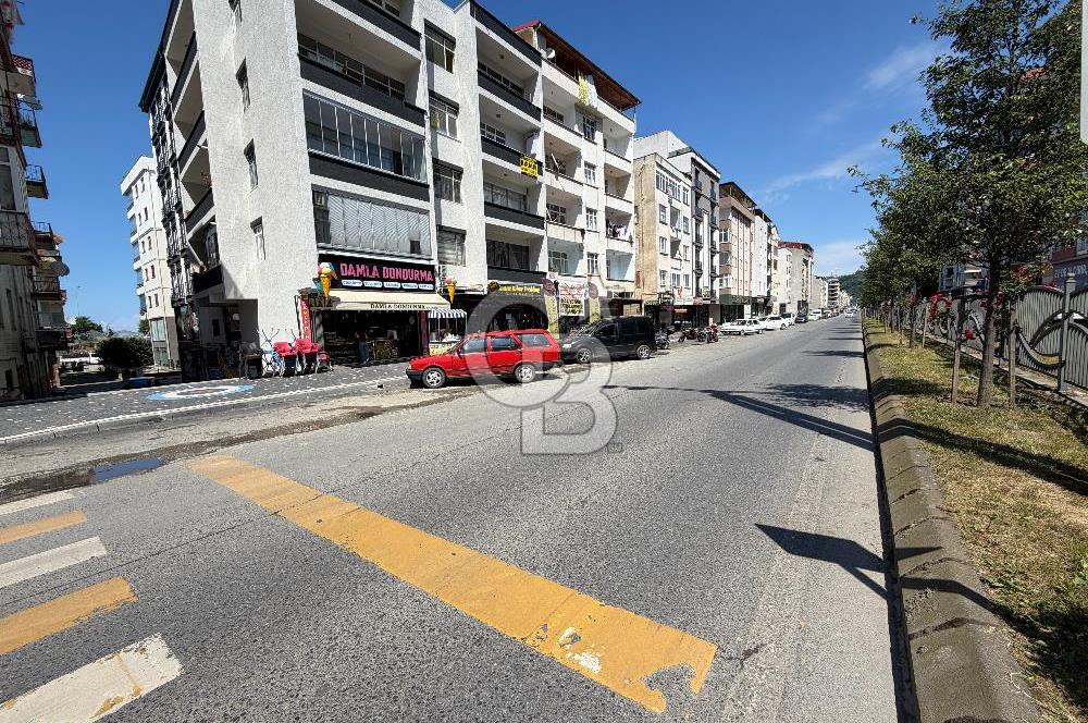 YOMRA'DA CADDE ÜZERİNDE SATILIK 3+1 DAİRE