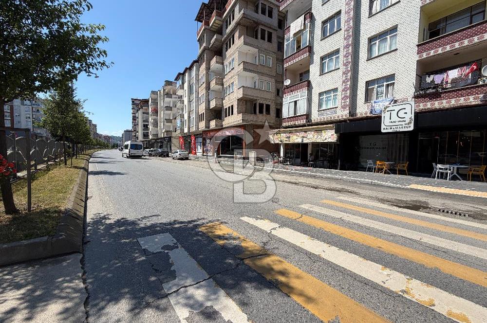 YOMRA'DA CADDE ÜZERİNDE SATILIK 3+1 DAİRE