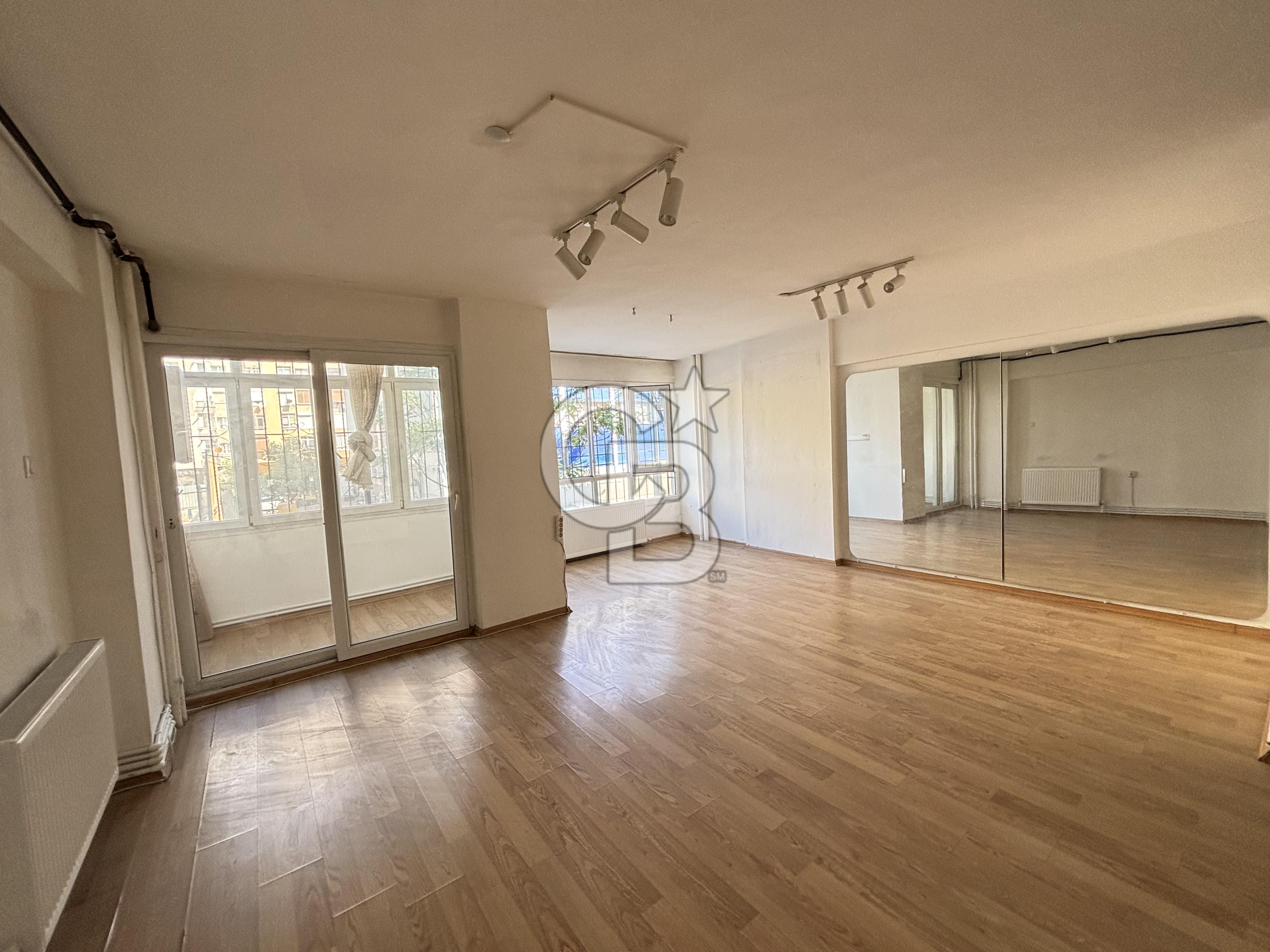 Bahçelievler Metro Yakınında Otoparklı 3+1 Kiralık Daire