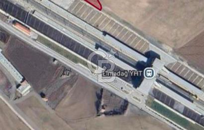 ELMADAĞ BAŞTAŞ ÇİMENTO KARŞISI Y.HIZLI TREN YOLU YANINDA TARLA