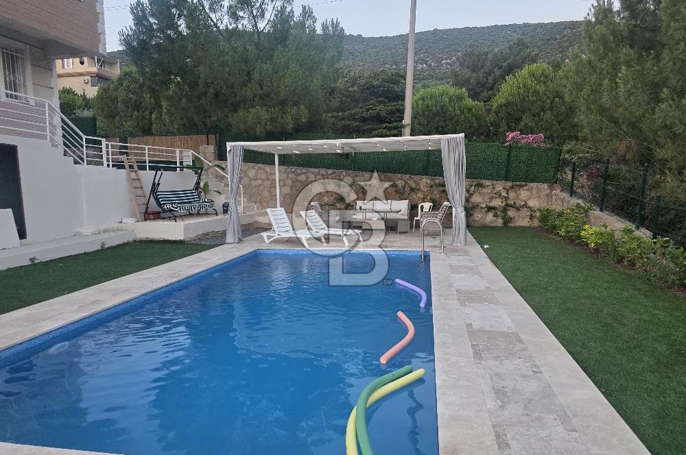 Güzelbahçe’de Müstakil Havuzlu Satılık Villa