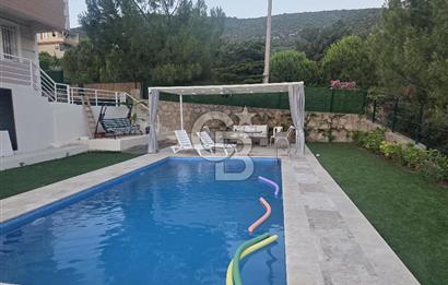 Güzelbahçe’de Müstakil Havuzlu Satılık Villa