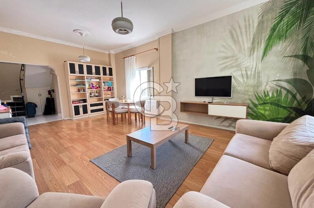 Güzelbahçe’de Müstakil Havuzlu Satılık Villa