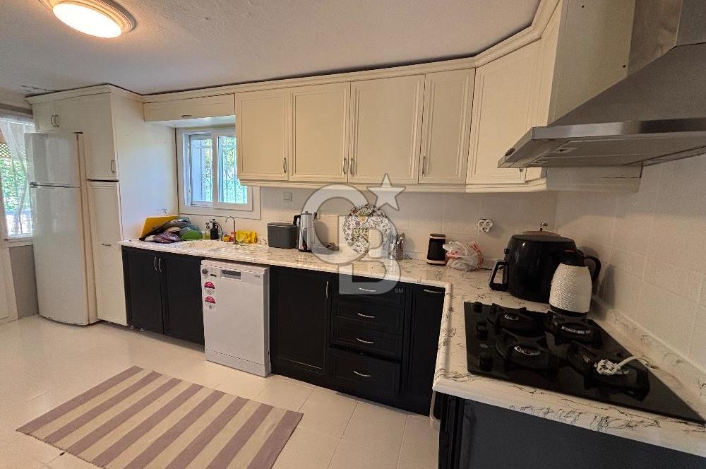 Güzelbahçe’de Müstakil Havuzlu Satılık Villa