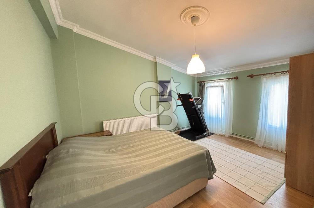 Güzelbahçe’de Müstakil Havuzlu Satılık Villa