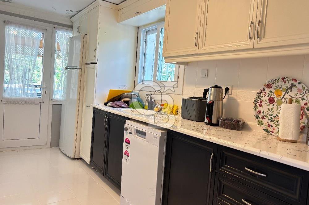 Güzelbahçe’de Müstakil Havuzlu Satılık Villa