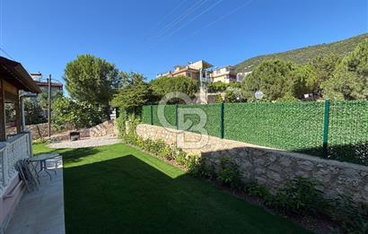 Güzelbahçe’de Müstakil Havuzlu Satılık Villa