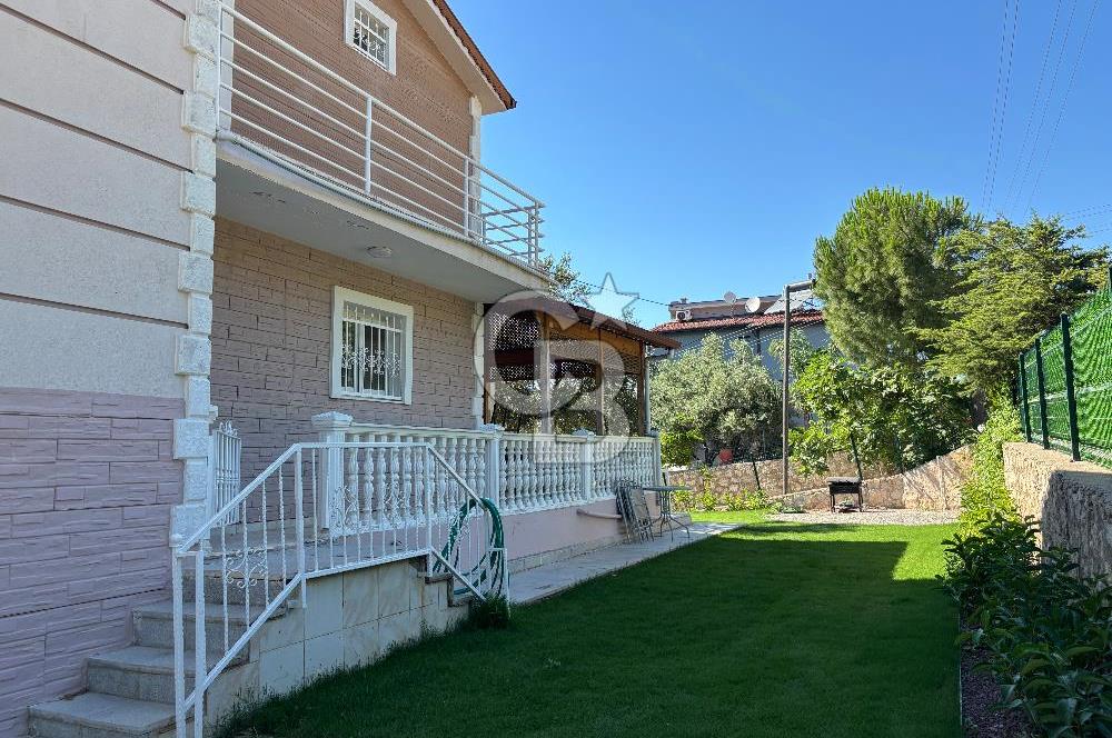 Güzelbahçe’de Müstakil Havuzlu Satılık Villa