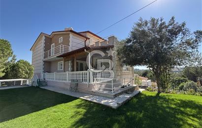 Güzelbahçe’de Müstakil Havuzlu Satılık Villa