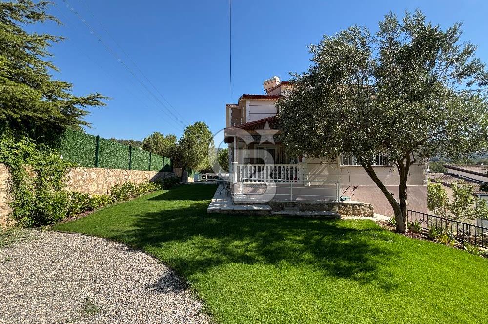Güzelbahçe’de Müstakil Havuzlu Satılık Villa
