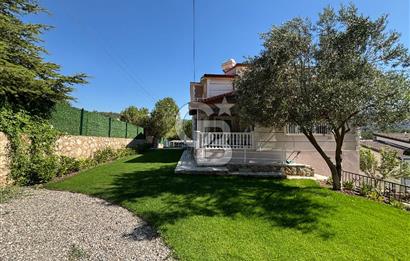 Güzelbahçe’de Müstakil Havuzlu Satılık Villa