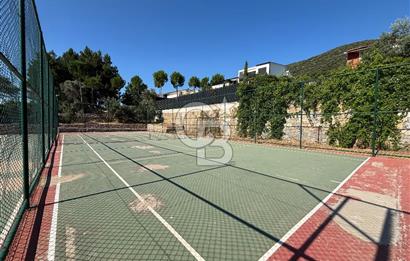 Güzelbahçe’de Müstakil Havuzlu Satılık Villa