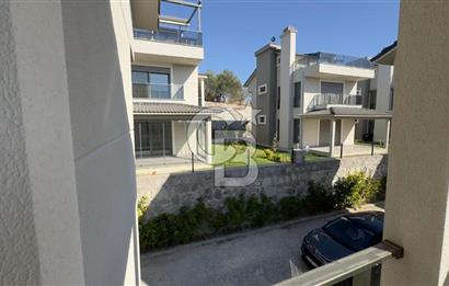 C.B. ROUTE | Bademli | Deniz manzaralı | Tripleks 3+1 Lüks Villa