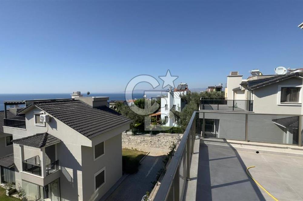 C.B. ROUTE | Bademli | Deniz manzaralı | Tripleks 3+1 Lüks Villa