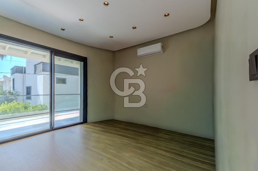 YALIKAVAK MERKEZE VE MARİNAYA YAKIN 4+1 SATILIK MÜKTAKİL VİLLA