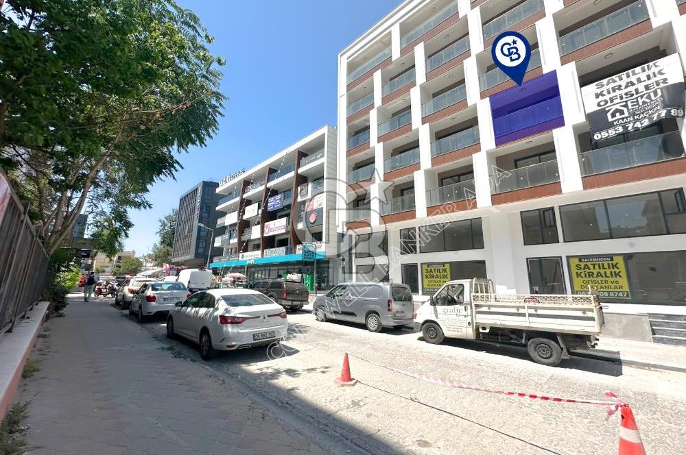 Kuşadası şehir merkezinde kiralık 1+0 yeni ofis