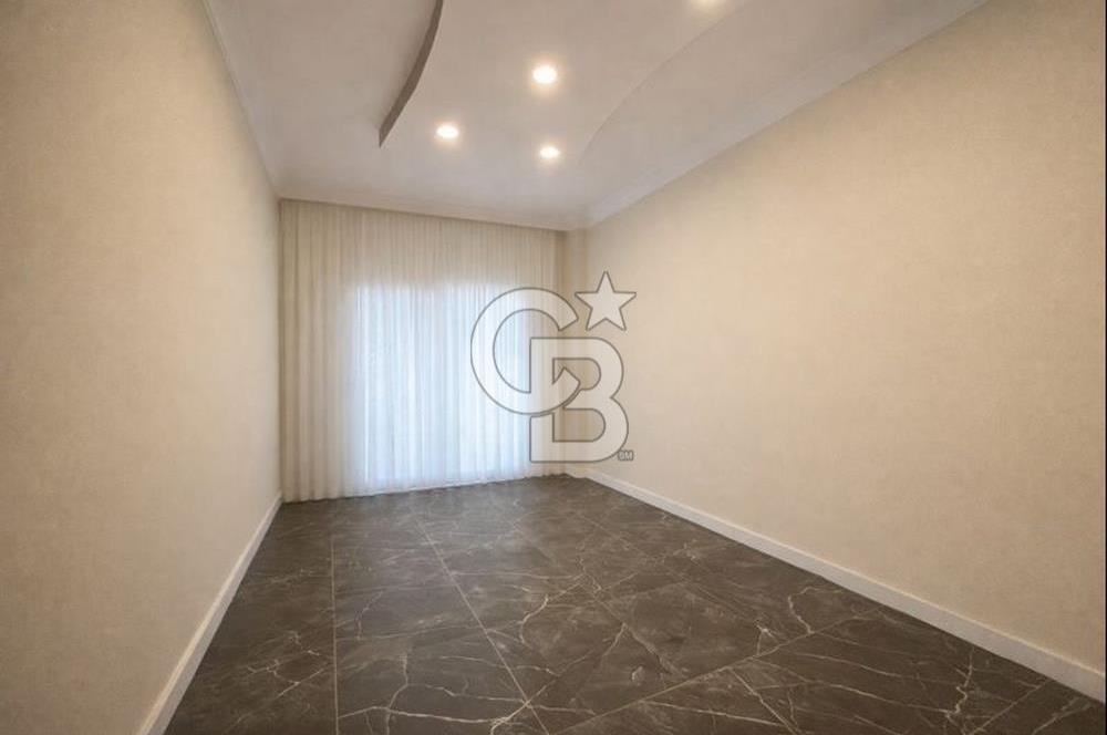 Ayvalık 150 Evler Mahallesin'de Havuzlu Satılık 3+1 Daire