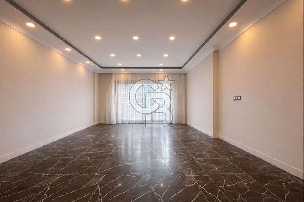 Ayvalık 150 Evler Mahallesin'de Havuzlu Satılık 3+1 Daire