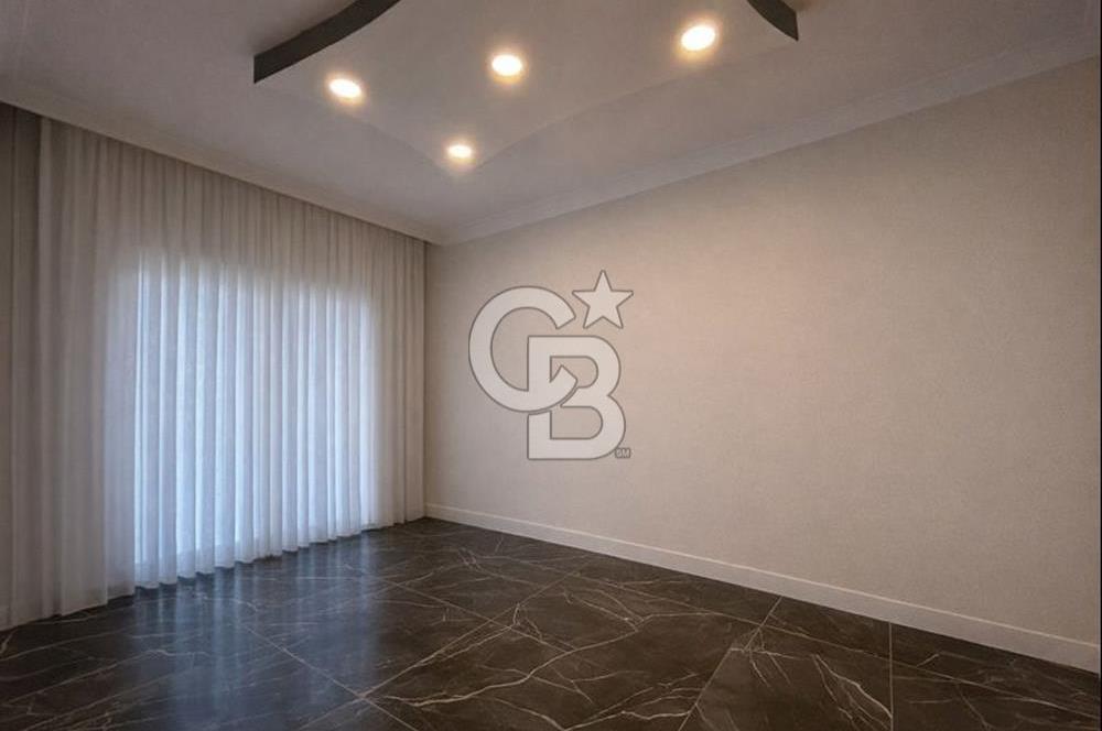 Ayvalık 150 Evler Mahallesin'de Havuzlu Satılık 3+1 Daire