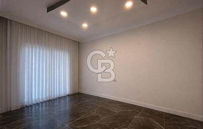 Ayvalık 150 Evler Mahallesin'de Havuzlu Satılık 3+1 Daire