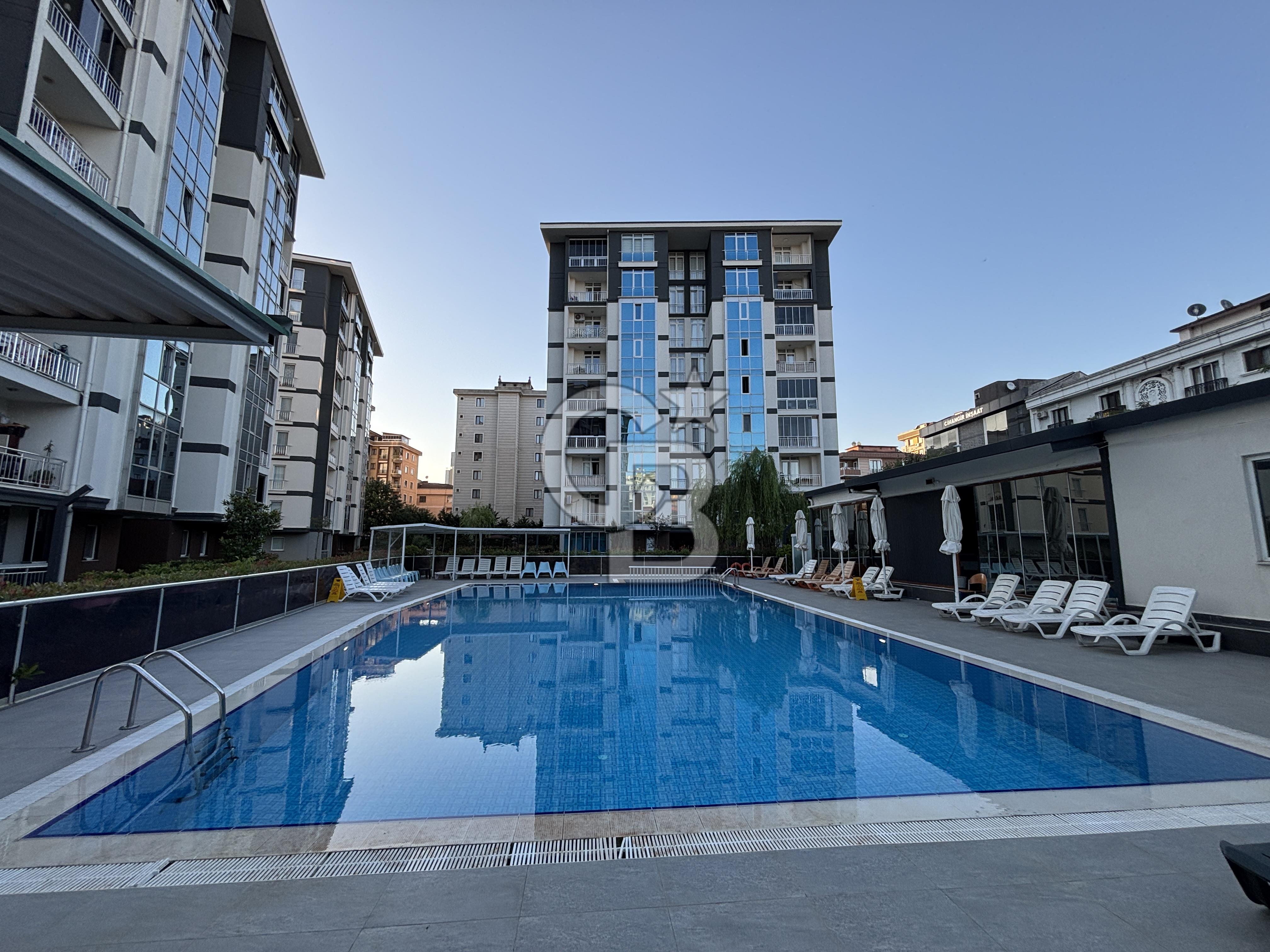 ÇEKMEKÖY TAŞDELEN AKASYA EVLERİ'NDE SATILIK HAVUZLU 2+1 DAİRE