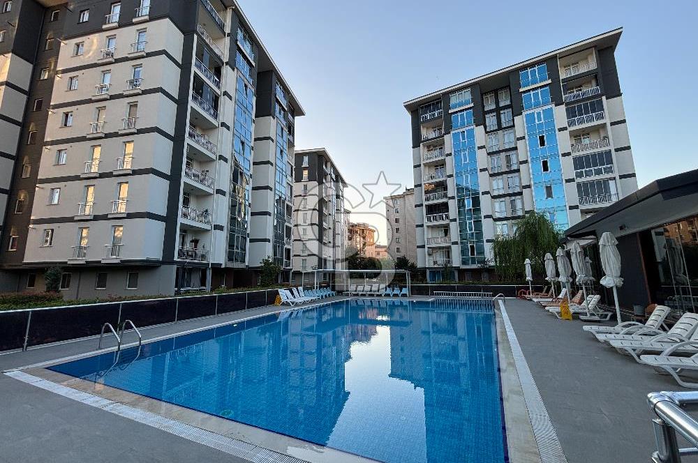 ÇEKMEKÖY TAŞDELEN AKASYA EVLERİ'NDE SATILIK HAVUZLU 2+1 DAİRE