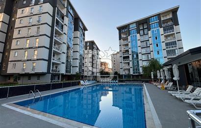 ÇEKMEKÖY TAŞDELEN AKASYA EVLERİ'NDE SATILIK HAVUZLU 2+1 DAİRE