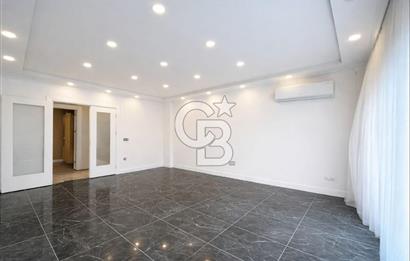 Ayvalık 150 Evler Mahallesin'de Havuzlu Satılık 3+1 Daire