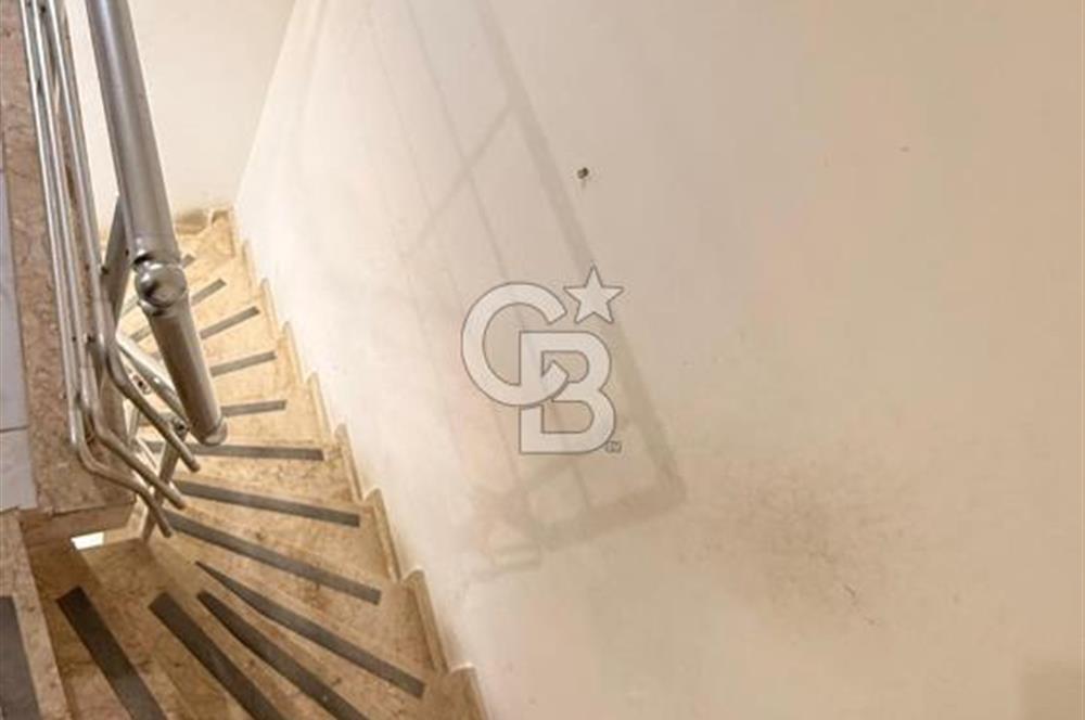 SARUHANLIDA CADDE ÜZERİ KİRACILI 293m² ÇİFT CEPHE SATILIK DÜKKAN