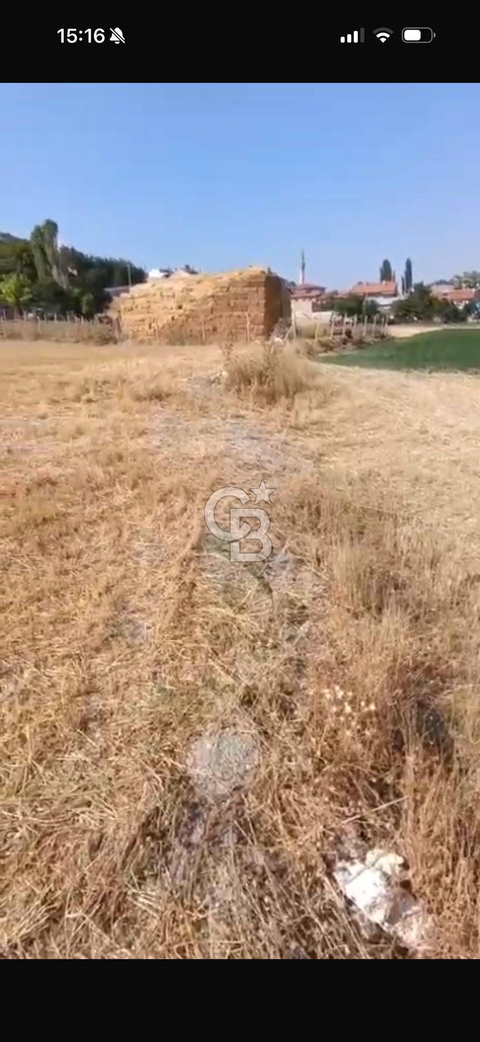 Kutahya merkezde koy yerlesik alaninda 557 m2 arsa