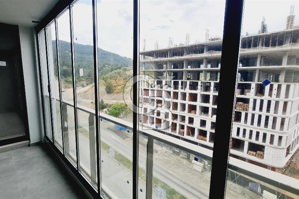 Manisa Meydan Sitesi Balkonu Cam Kapamalı Kiralık 1+1 Daire