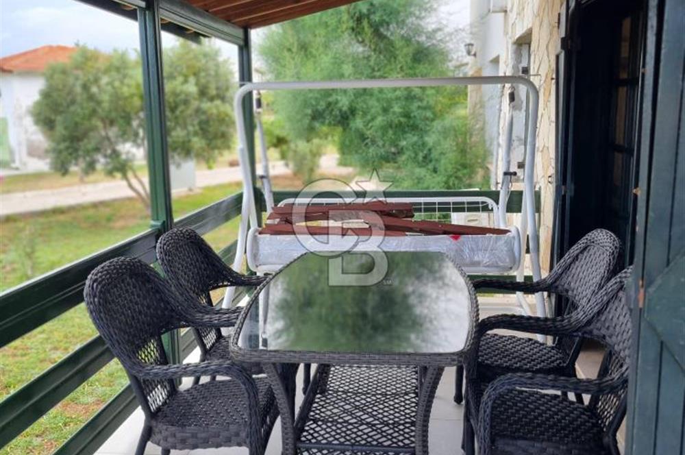 ÇEŞME OVACIKTA SİTE İÇERİSİNDE KİRALIK VİLLA