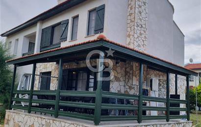 ÇEŞME OVACIKTA SİTE İÇERİSİNDE KİRALIK VİLLA