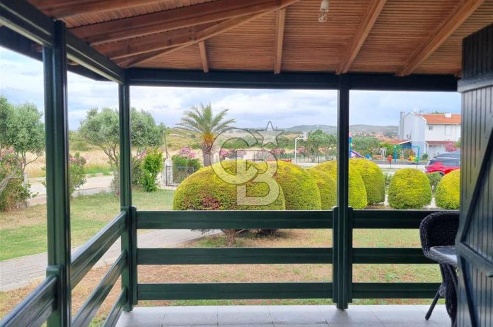 ÇEŞME OVACIKTA SİTE İÇERİSİNDE KİRALIK VİLLA