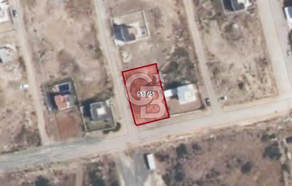 Karaburun Kamukent’te Deniz Manzaralı Köşe Villa Arsası