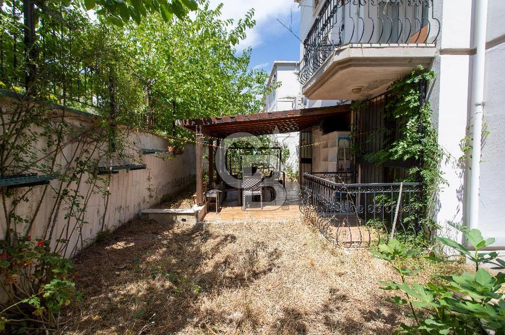 Foça Atatürk Mah. Site İçerisinde Satılık Bahçe Katı 2+1 Daire