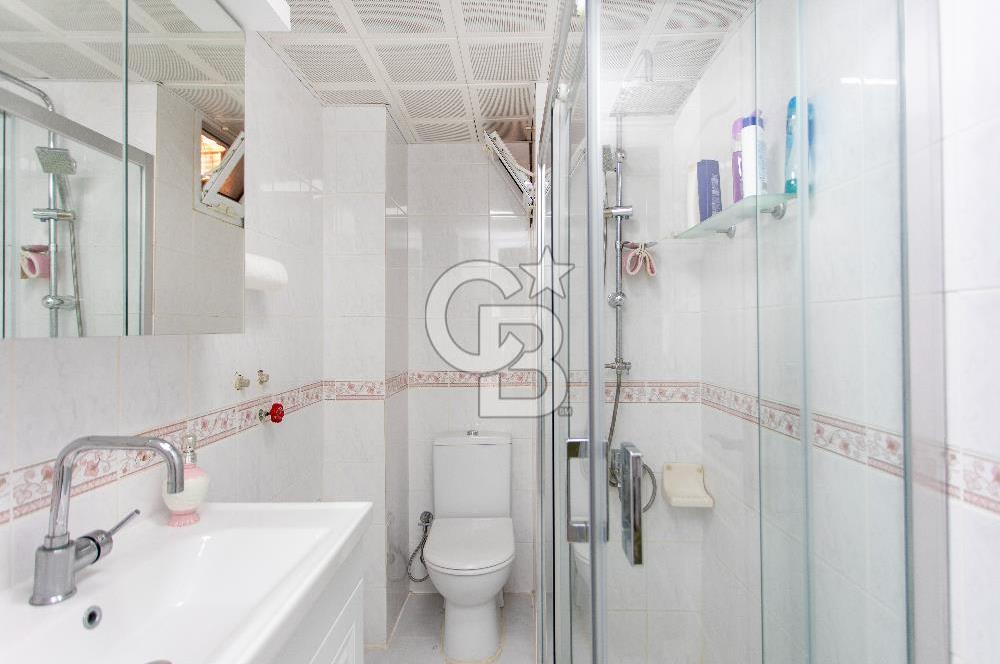 Yenifoça Gencelli'de Satılık Havuzlu 4+1 Tripleks Villa