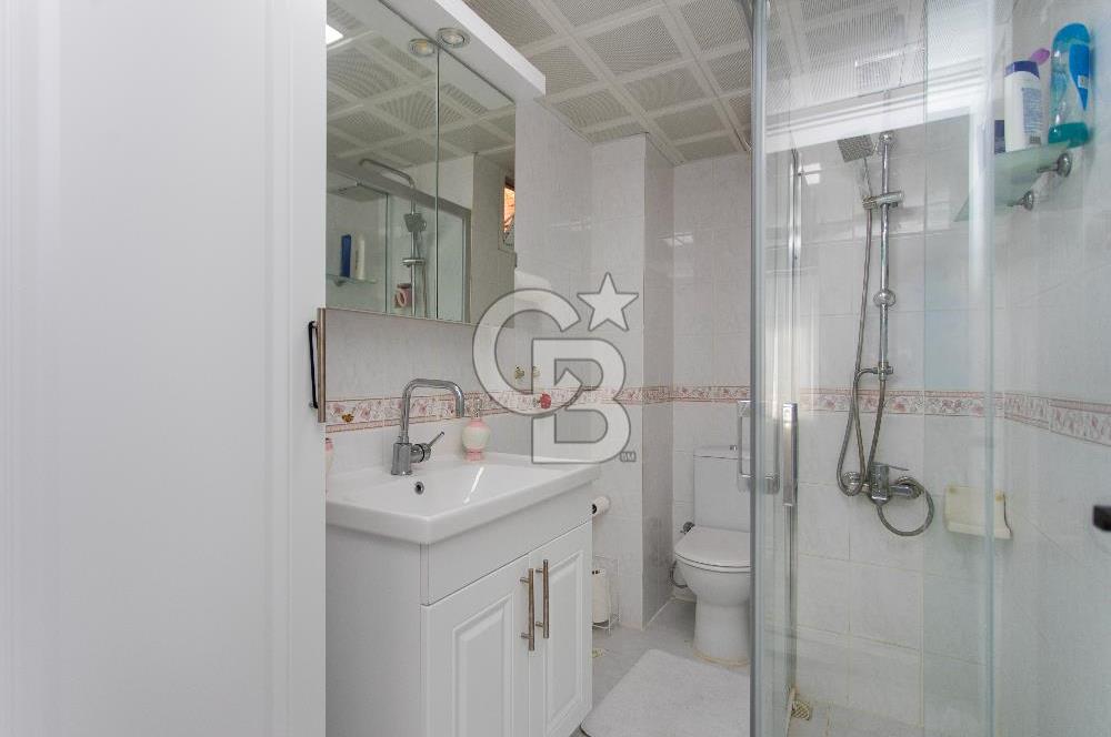 Yenifoça Gencelli'de Satılık Havuzlu 4+1 Tripleks Villa