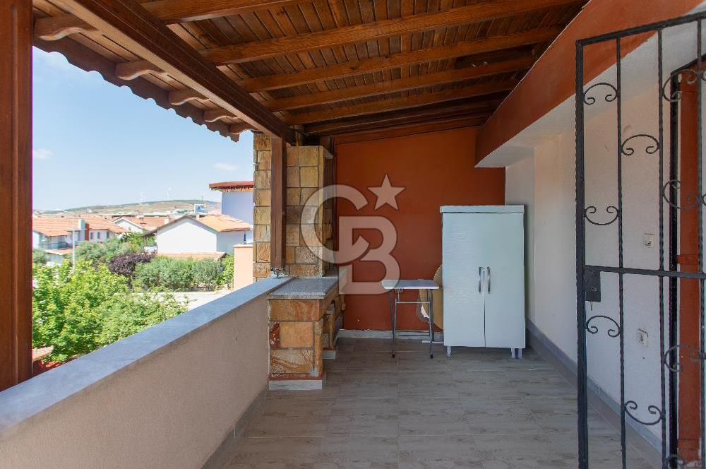 Yenifoça Gencelli'de Satılık Havuzlu 4+1 Tripleks Villa