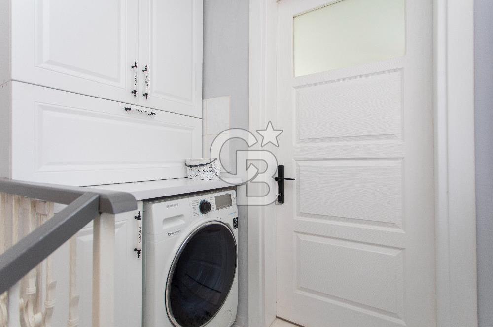 Yenifoça Gencelli'de Satılık Havuzlu 4+1 Tripleks Villa