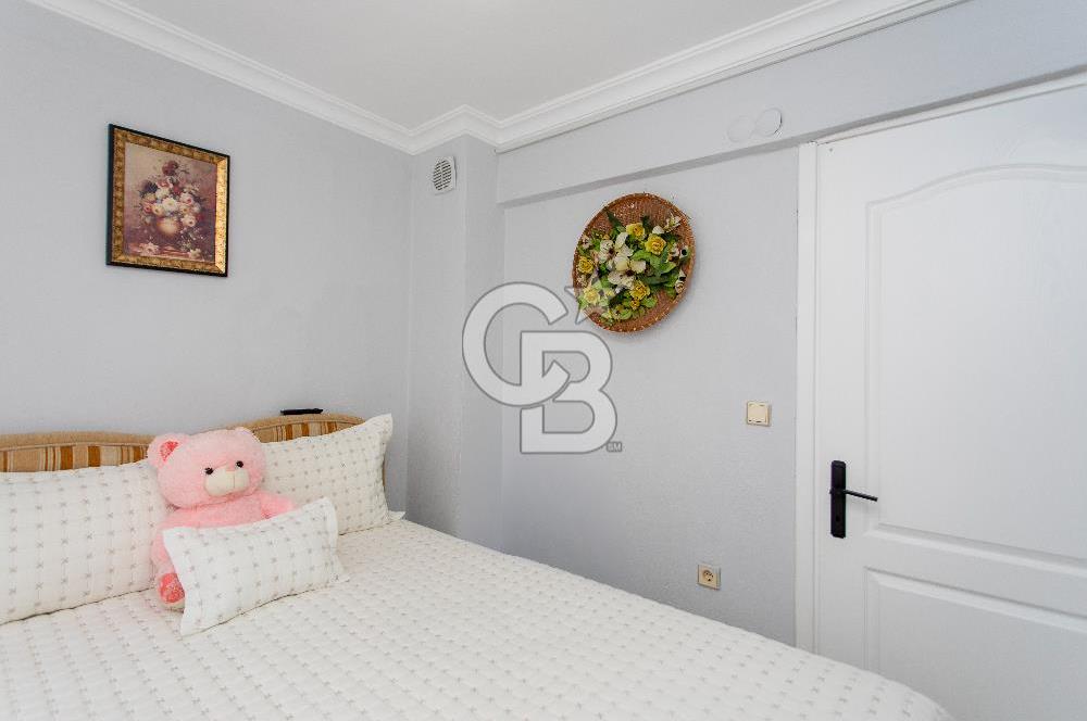 Yenifoça Gencelli'de Satılık Havuzlu 4+1 Tripleks Villa