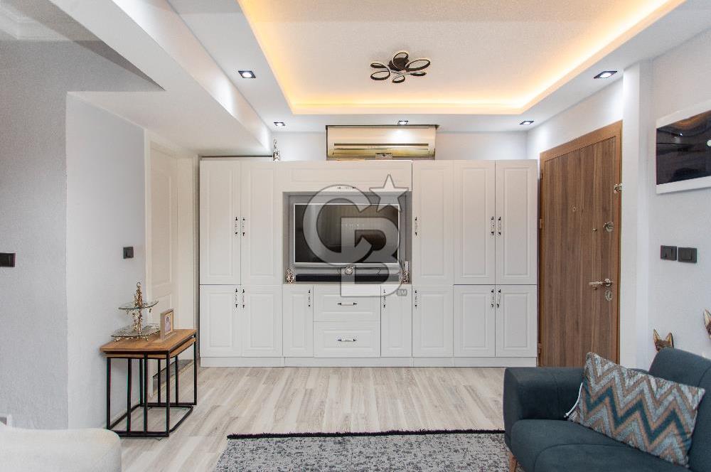 Yenifoça Gencelli'de Satılık Havuzlu 4+1 Tripleks Villa