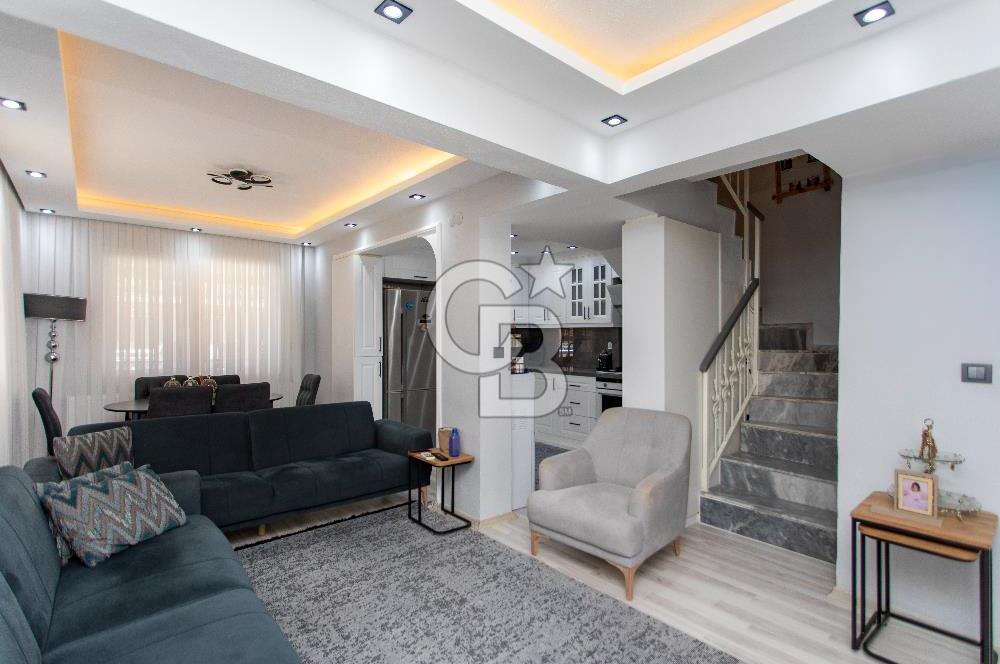 Yenifoça Gencelli'de Satılık Havuzlu 4+1 Tripleks Villa