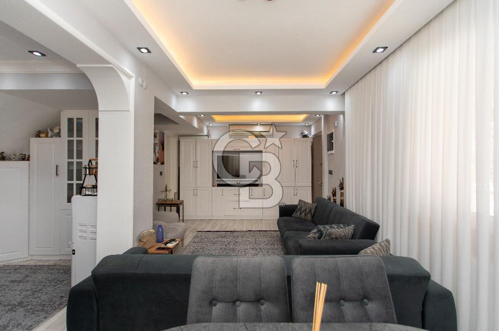 Yenifoça Gencelli'de Satılık Havuzlu 4+1 Tripleks Villa